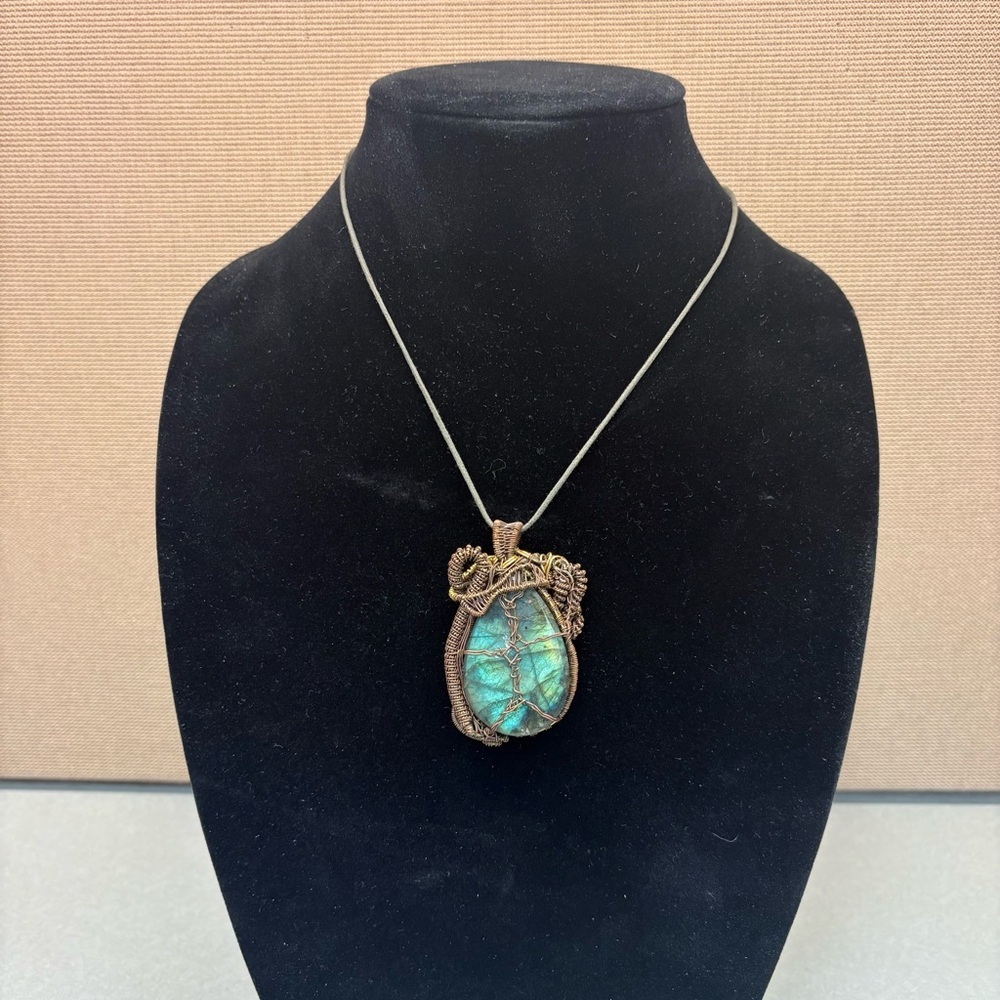 Elegant Labradorite Healing Stone Copper Wrapped Unisex Pendant Necklace